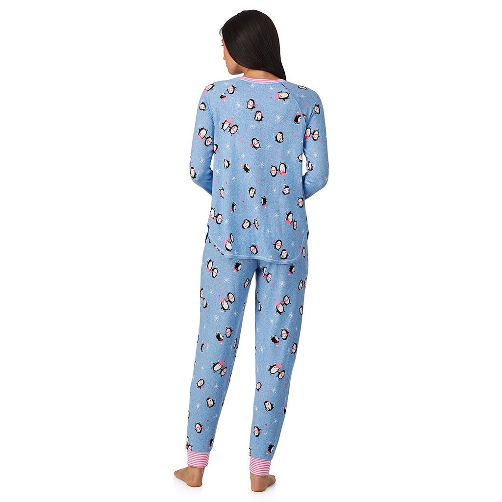 Blue Penguin;Model is wearing size S. She is 5'8.5", Bust 32", Waist 25", Hips 36".@A lady wearing Brushed Sweater Knit Long Sleeve Top with Jogger 2-Pc Pajama Set