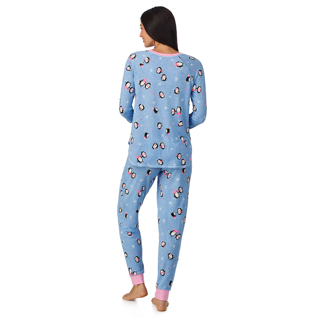 Blue Penguin;Model is wearing size S. She is 5'8.5", Bust 32", Waist 25", Hips 36".@A lady wearing Brushed Sweater Knit Long Sleeve Top with Jogger 2-Pc Pajama Set