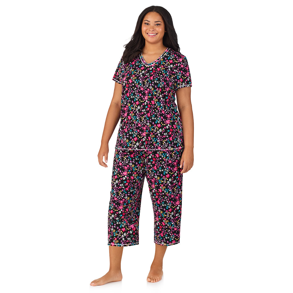 Black Ditsy; Model is wearing size 1X. She is 5'11", Bust 36", Waist 36.5", Hips 47.5". @A lady wearing Cotton-Blend Short Sleeve Top with Cropped Pant 2-Pc Pajama Set PLUS