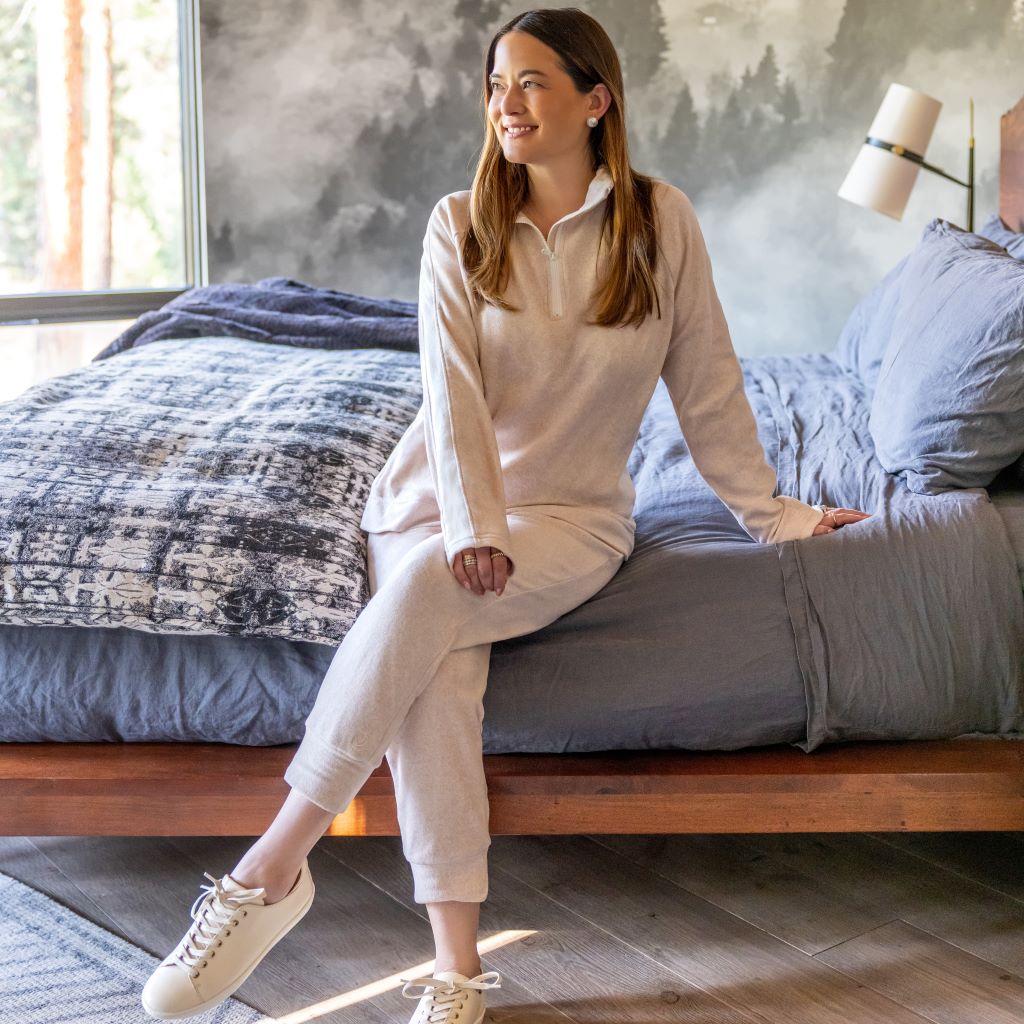 A lady wearing Oatmeal Heather Cuddl Duds x Jennifer Lake Fleecewear with Stretch Cropped Jogger