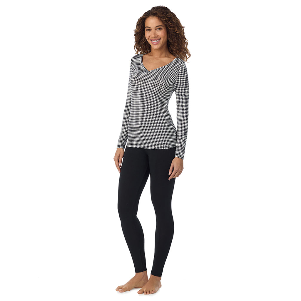 Ivory Houndstooth; Model is wearing size S. She is 5’9”, Bust 34”, Waist 23”, Hips 35”.@A lady wearing ivory houndstooth long sleeve softwear with stretch v-neck.