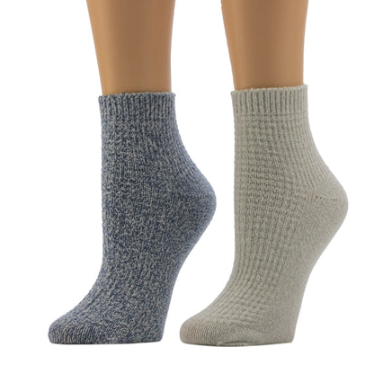 A mannequin wearing Thermal Texture Anklet Sock 2-Pack