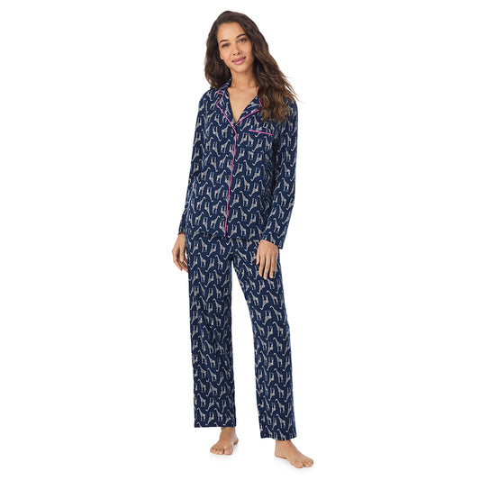 A lady wearing Giraffe Cotton-Blend Long Sleeve Notch Collar 2-Pc Pajama Set
