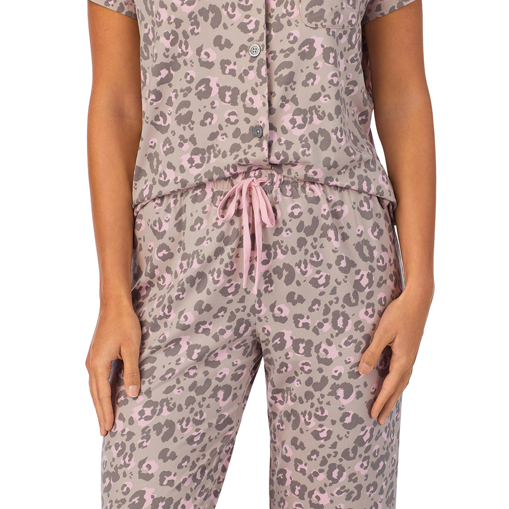 Leopard with Pink;Model is wearing size S. She is 5'8.5", Bust 32", Waist 25", Hips 36".@A lady wearing  Leopard  pink Short Sleeve Notch Pajama Set