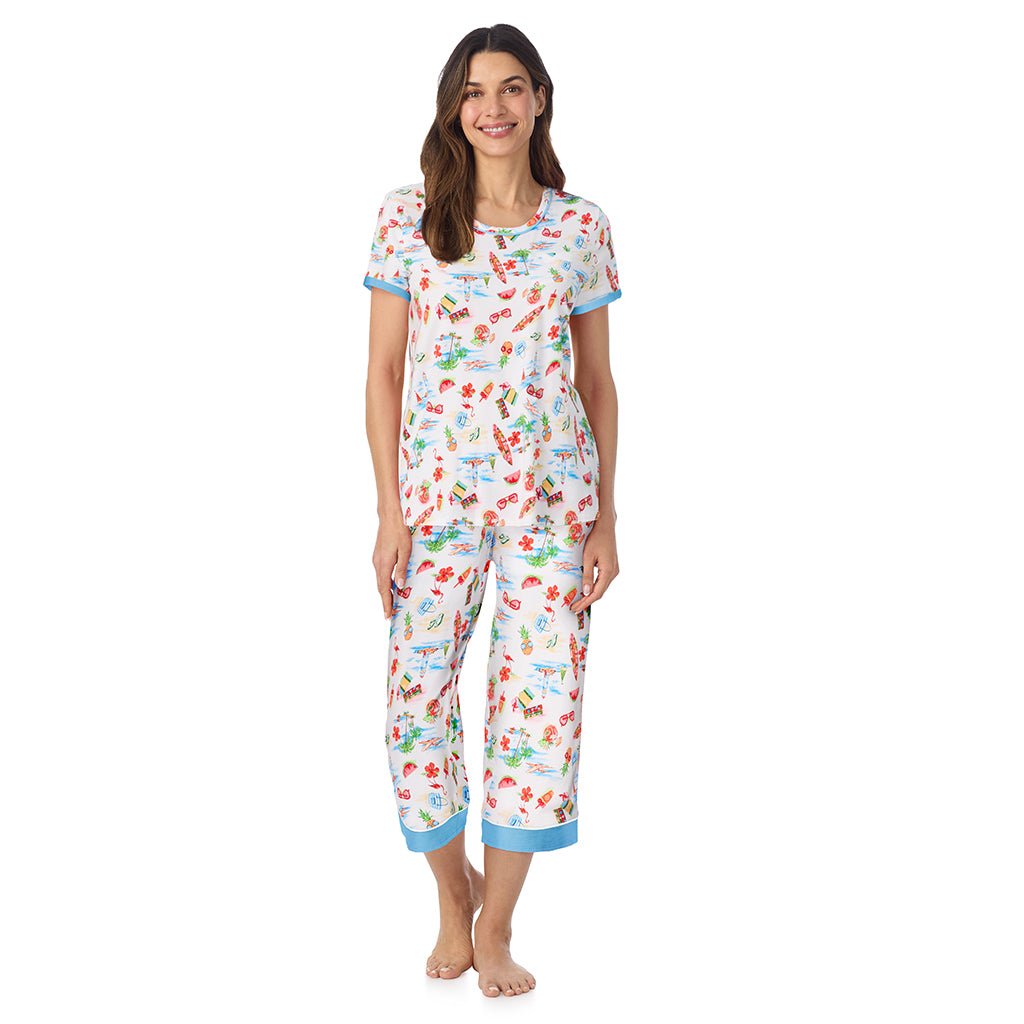 Summer Landscape; Model is wearing size S. She is 5’9”, Bust 34”, Waist 25.5”, Hips 36.5”. @ A lady wearing Cotton-Blend Short Sleeve Top and Cropped Pant Pajama Set in Summer Landscape posing front view pose