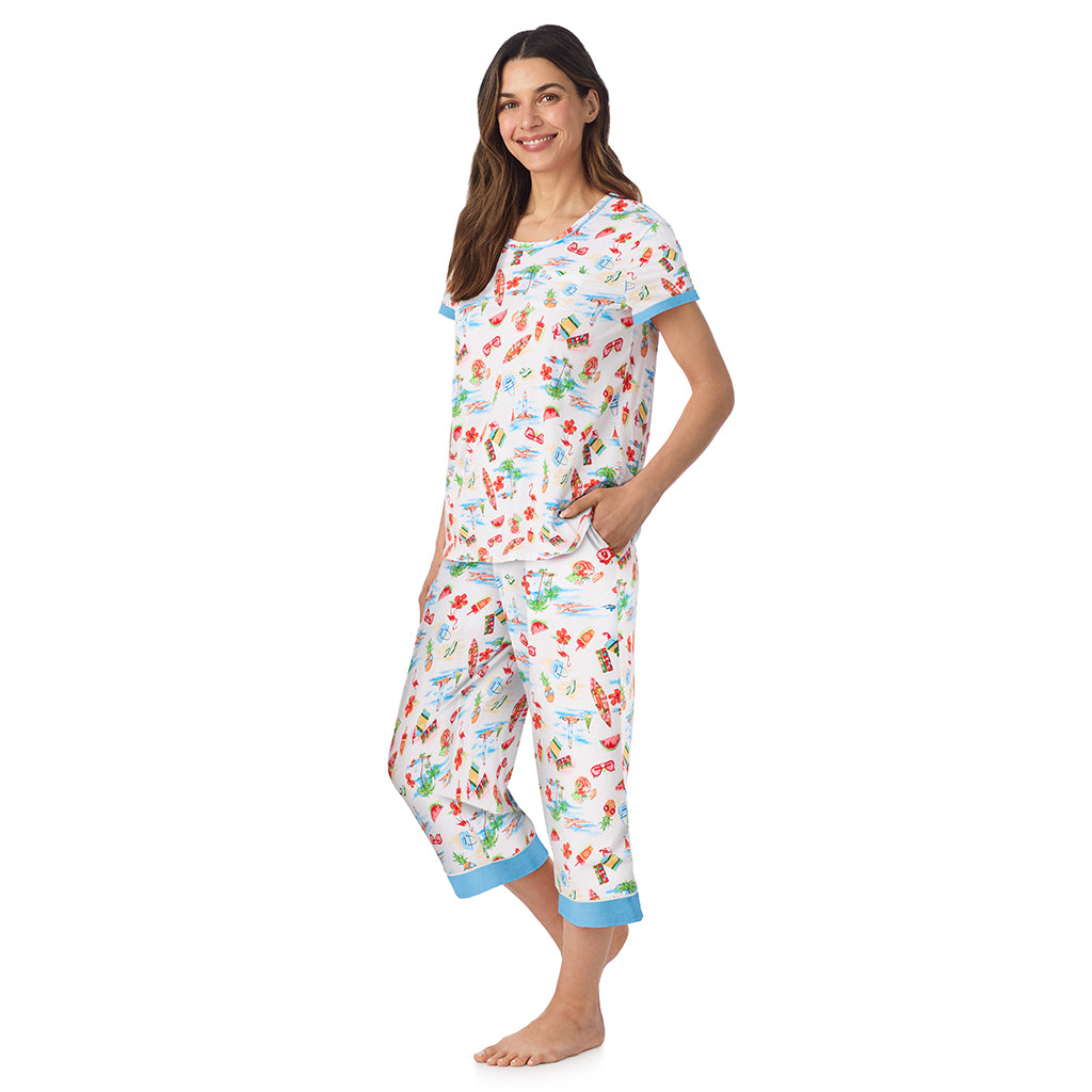 Summer Landscape; Model is wearing size S. She is 5’9”, Bust 34”, Waist 25.5”, Hips 36.5”. @ A lady wearing Cotton-Blend Short Sleeve Top and Cropped Pant Pajama Set in Summer Landscape posing front view pose