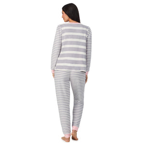 A lady wearing Cuddl Duds x Jennifer Lake Fleece with Stretch Long Sleeve Top with Jogger PJ Set 