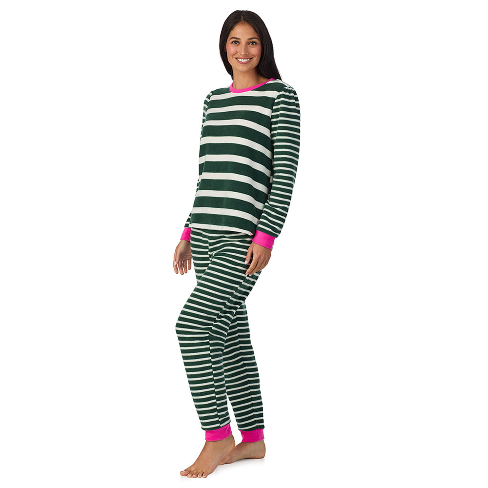 A lady wearing Cuddl Duds x Jennifer Lake Fleece with Stretch Long Sleeve Top with Jogger PJ Set