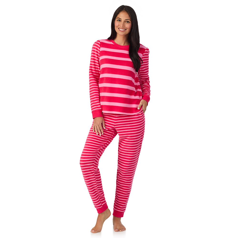A lady wearing Cuddl Duds x Jennifer Lake Fleece with Stretch Long Sleeve Top with Jogger PJ Set