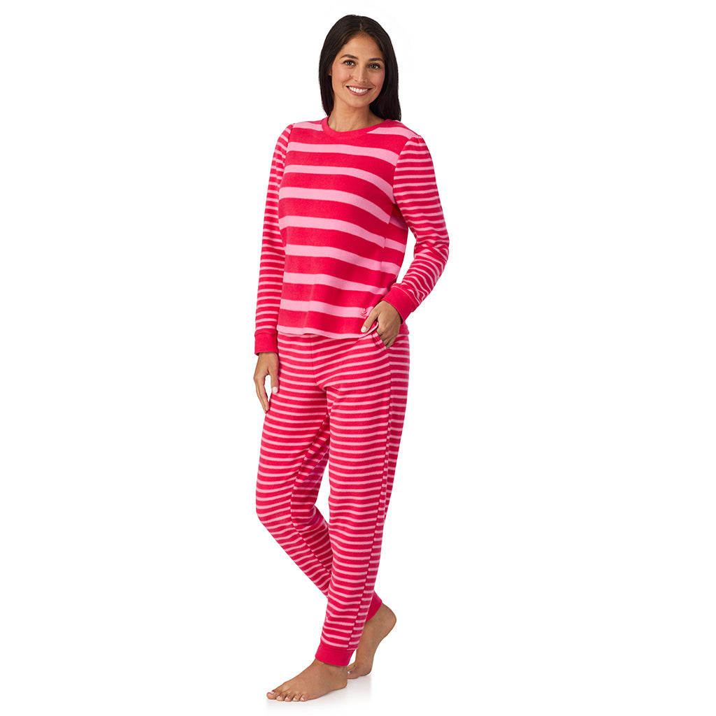 A lady wearing Cuddl Duds x Jennifer Lake Fleece with Stretch Long Sleeve Top with Jogger PJ Set 