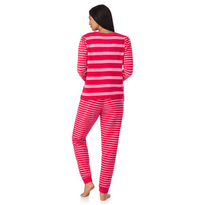 A lady wearing Cuddl Duds x Jennifer Lake Fleece with Stretch Long Sleeve Top with Jogger PJ Set 