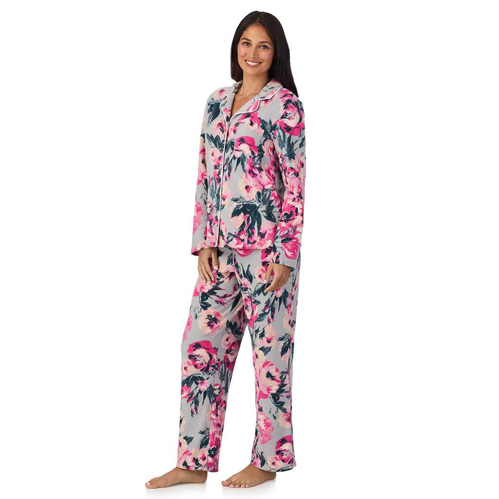 A lady wearing Cuddl Duds x Jennifer Lake Fleece with Stretch Long Sleeve Notch Collar Top with Pant Pajamas