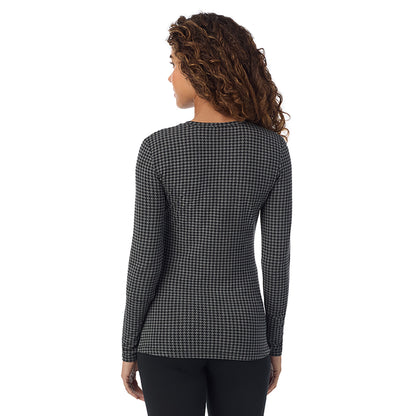 Charcoal Heather Houndstooth; Model is wearing size S. She is 5’9”, Bust 34”, Waist 23”, Hips 35”.@A lady wearing charcoal heather houndsooth long sleeve crew petite softwear with stretch top.