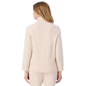 A lady wearing Oatmeal HeatherCuddl Duds x Jennifer Lake Fleecewear with Stretch Half-Zip Pullover 