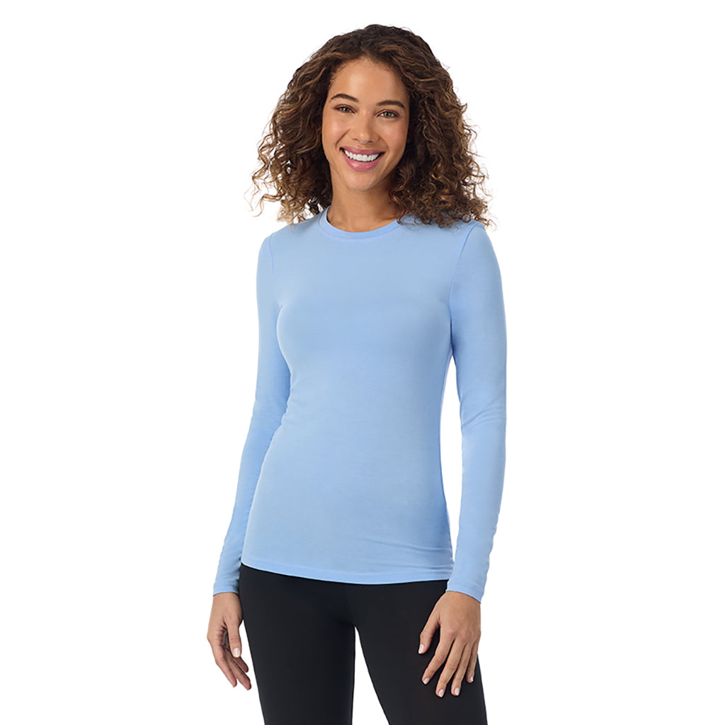 Vista Blue; Model is wearing size S. She is 5’9”, Bust 34”, Waist 23”, Hips 35”. @A lady wearing vista blue  longsleeve crew.