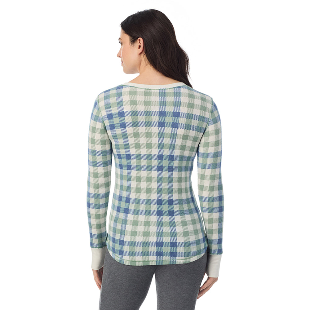A Lady is wearing Green Buffalo Cozy Stretch Thermal Long Sleeve Crew