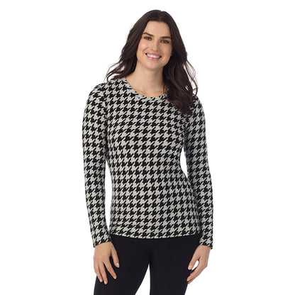 Lt Grey Heather Houndstooth; Model is wearing a size S. She is 5’9”, Bust 34”, Waist 25”, Hips 36”@ A Lady is wearing a Lt Grey Heather Houndstooth Fleecewear With Stretch Long Sleeve Crew