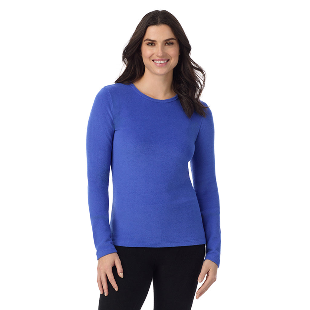  A Lady is wearing a Dazzling Blue Fleecewear With Stretch Long Sleeve Crew