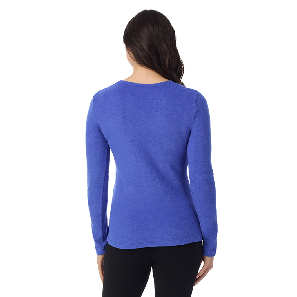  A Lady is wearing a Dazzling Blue Fleecewear With Stretch Long Sleeve Crew