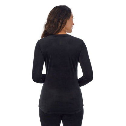 Black;Model is wearing size S. She is 5'8", Bust 34", Waist 24.5", Hips 35".
@A lady wearing Stretch Velour Long Sleeve V-Neck
