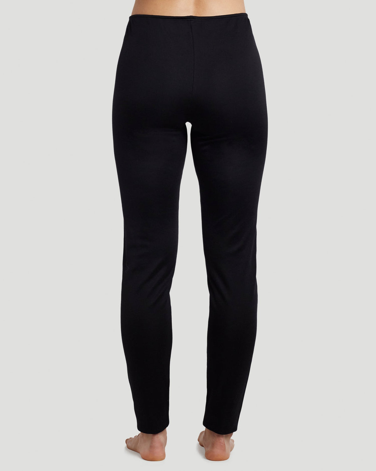 A lady wearing Softwear Legging in Black  