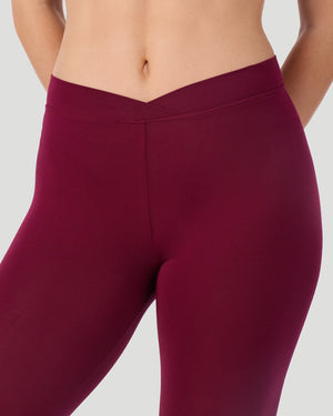  A lady wearing a Bordeaux Softwear With Stretch Legging in a front view close up look