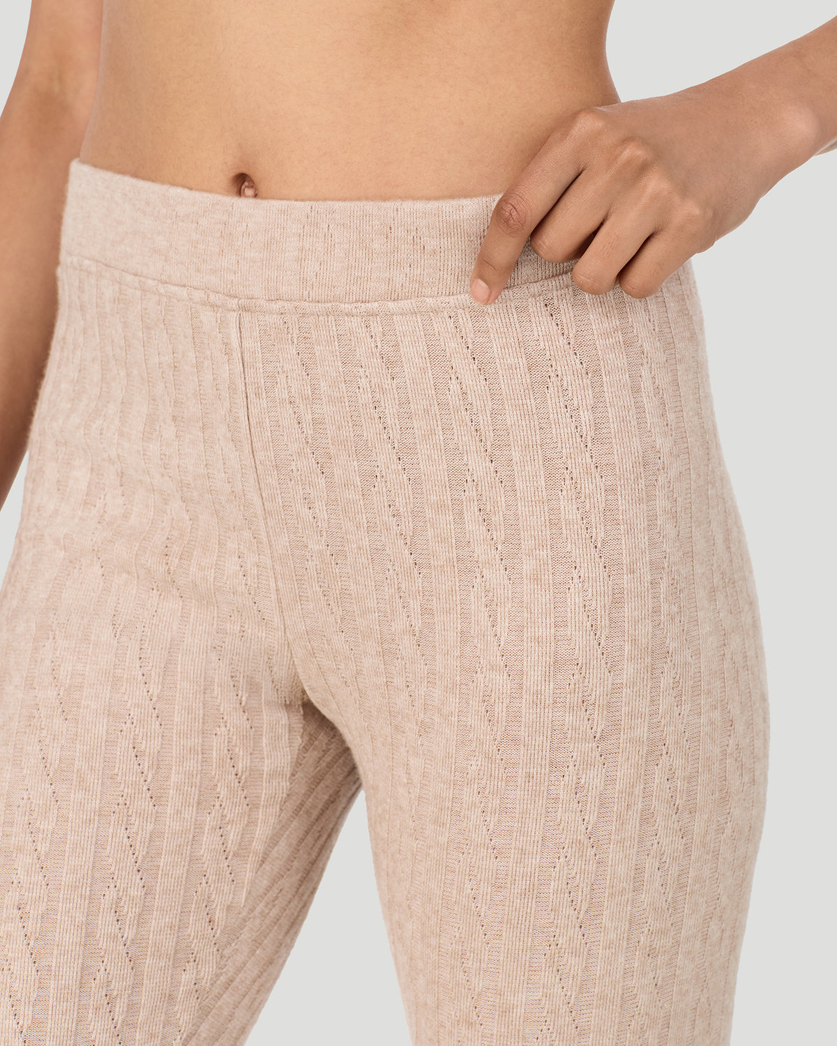 Oatmeal Heather; Model is wearing a size S. She is 5’10”, Bust 33.5”, Waist 25”, Hips 36”. @A lady wearing Oatmeal Heather Cable Knit Legging in a front view detail close up look