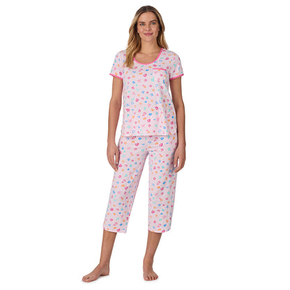 Seashell;Model is wearing size S. She is 5’10”, Bust 34”, Waist 26", Hips 38”. @ A lady wearing pink short sleeve top with cropped pant pajama set with seashell print
