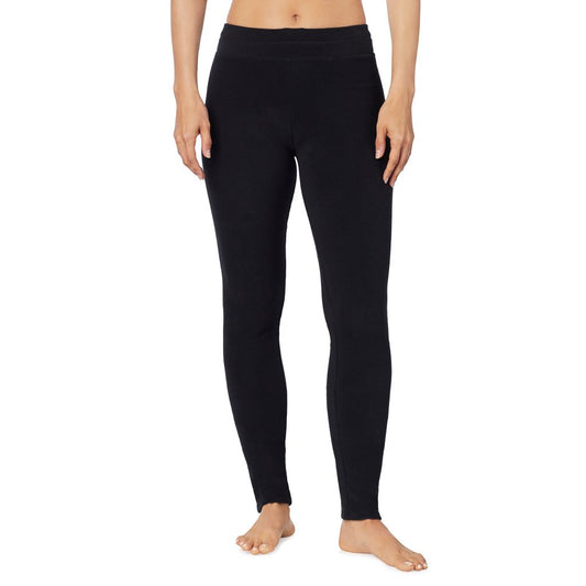 A lady wearing fleecewear with stretch legging