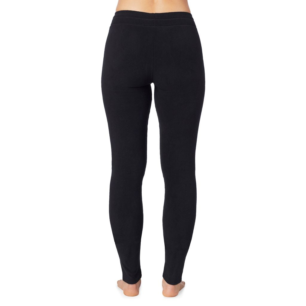 A lady wearing fleecewear with stretch legging