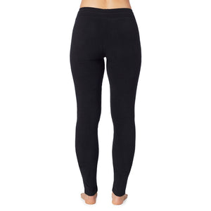 A lady wearing fleecewear with stretch legging