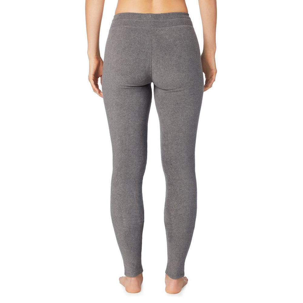 A lady wearing fleecewear with stretch legging