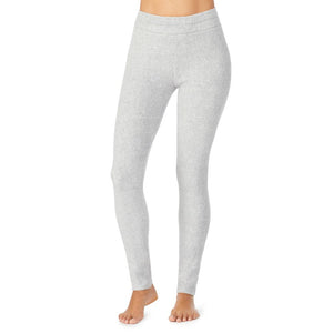 A lady wearing fleecewear with stretch legging