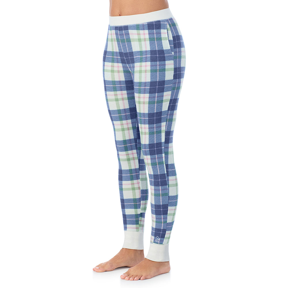 A Lady is wearing Cozy Stretch Thermal Legging