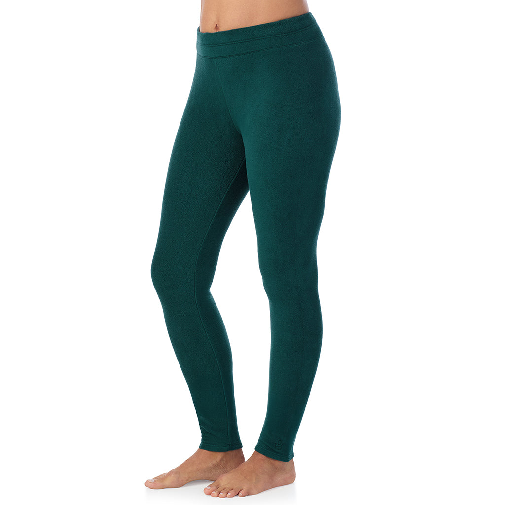 A lady wearing fleecewear with stretch legging