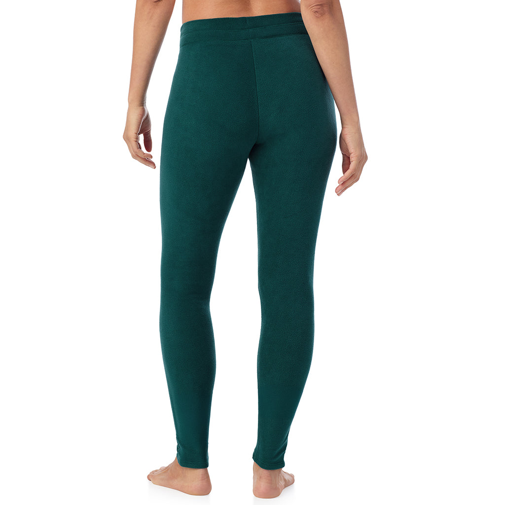 A lady wearing fleecewear with stretch legging