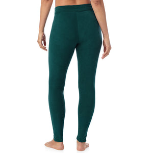 A lady wearing fleecewear with stretch legging