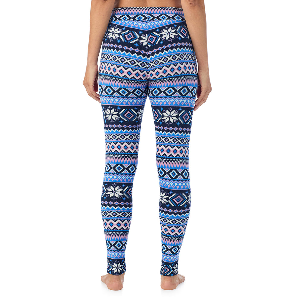 A lady wearing fleecewear with stretch legging