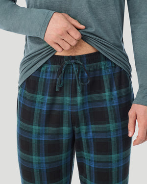 A Man is wearing Juniper Spacedye /Juniper Black Plaid Mens Classic Long Sleeve Crew and Pajama Pant 2-Pc Set in a front view detail close up look