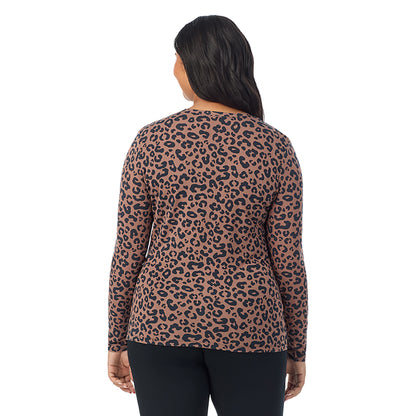 Pecan Animal; Model is wearing size 1X. She is 5'11", Bust 36", Waist 36.5", Hips 47.5". @A lady wearing a pecan animal long sleeve crew plus.