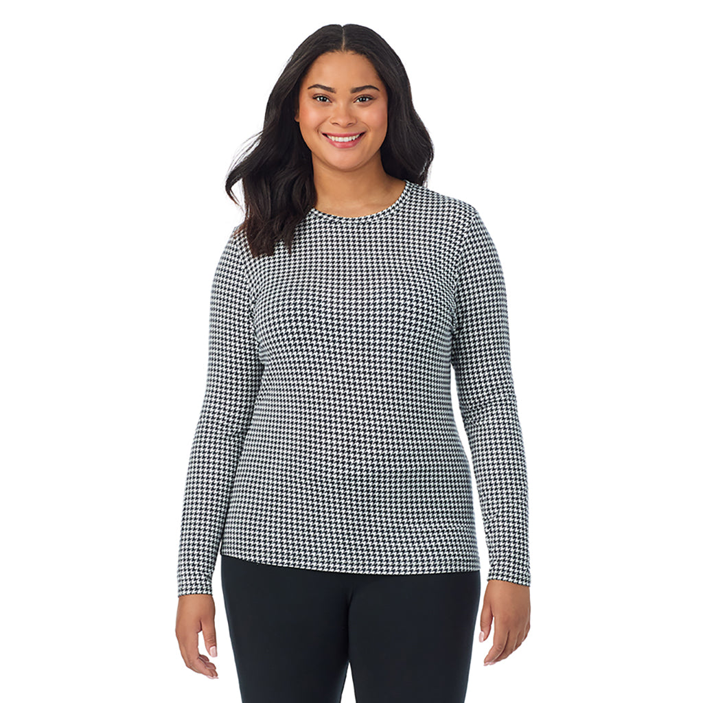 Ivory Houndstooth ; Model is wearing size 1X. She is 5'11", Bust 36", Waist 36.5", Hips 47.5". @A lady wearing a ivory houndstooth long sleeve crew plus.