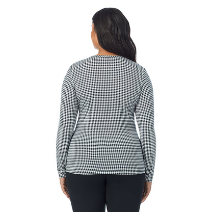 Ivory Houndstooth ; Model is wearing size 1X. She is 5'11", Bust 36", Waist 36.5", Hips 47.5". @A lady wearing a ivory houndstooth long sleeve crew plus.