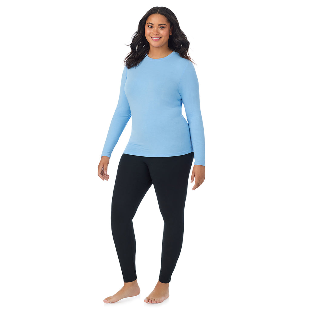 A lady wearing a vista blue long sleeve crew plus.