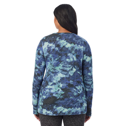 Blue Texture; Model is wearing size 1X. She is 5'11", Bust 36", Waist 36.5", Hips 47.5"@ A Lady is wearing Blue Texture Soft Knit Long Sleeve Crew PLUS