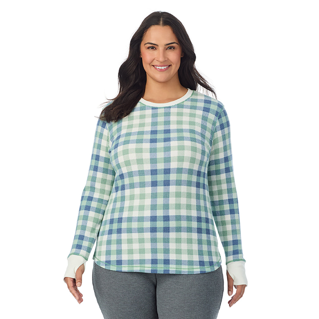  A Lady is wearing Green Buffalo Cozy Stretch Thermal Long Sleeve Crew PLUS