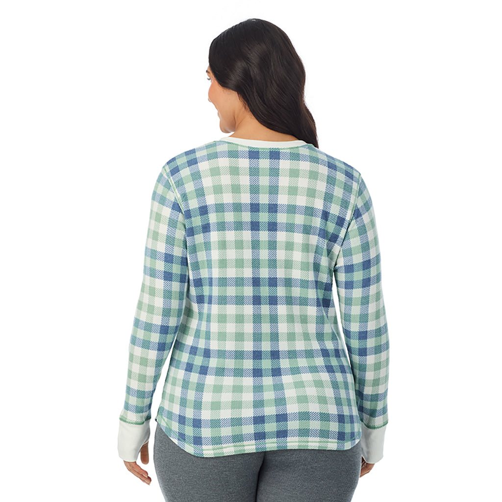  A Lady is wearing Green Buffalo Cozy Stretch Thermal Long Sleeve Crew PLUS