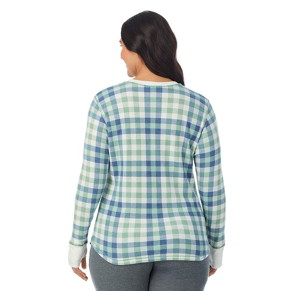 A Lady is wearing Green Buffalo Cozy Stretch Thermal Long Sleeve Crew PLUS
