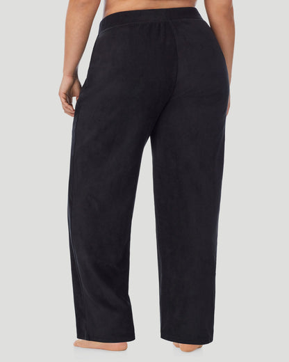 A lady wearing Fleecewear With Stretch Lounge Pant PLUS in Black back view back view