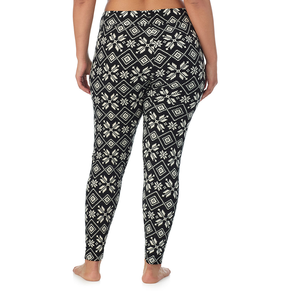 A Lady is wearing Black White Snowflake Fleecewear With Stretch Legging PLUS !94% Recycled Polyester, 6% Spandex !