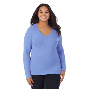 A lady wearing ultramarine long sleeve v-neck plus softwer with stretch top.